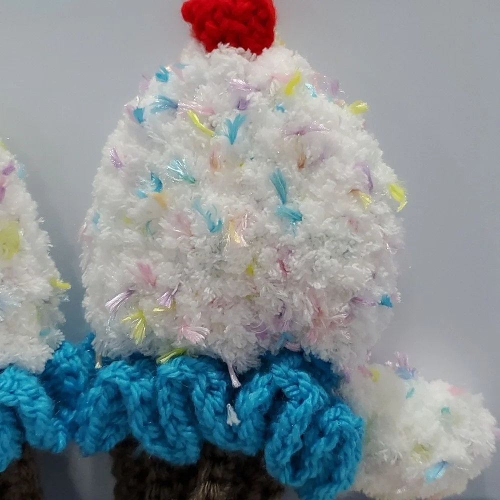 Handmade Crochet White and Turquoise Cupcake Mittens Size Toddler NWOT